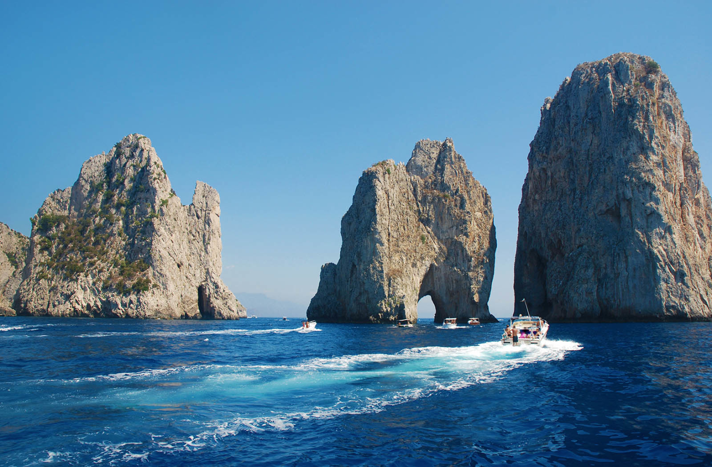 Escursione in barca ai Faraglioni — giro di Capri in barca da Sorrento