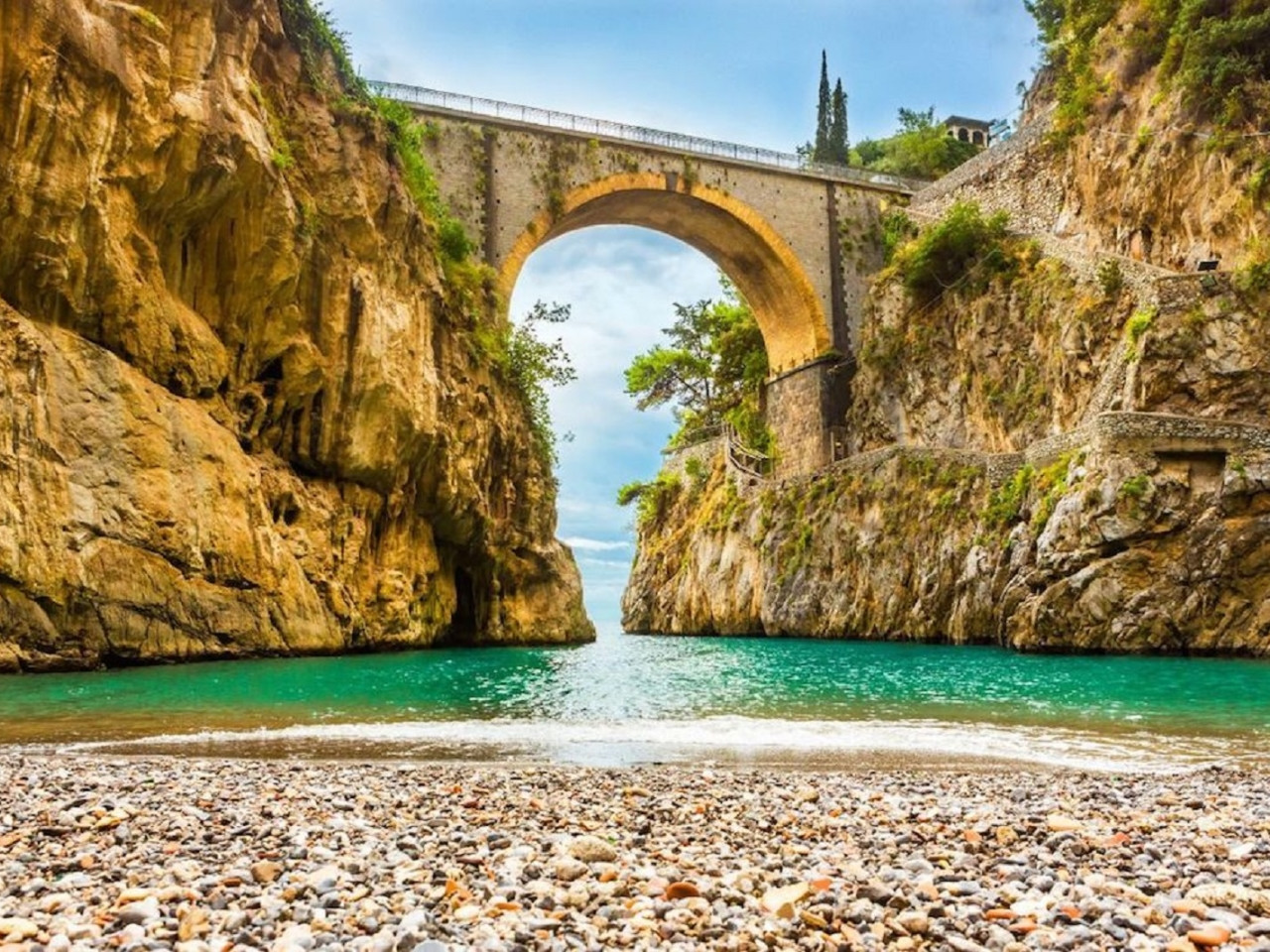 GOLDENTOURS INTERNATIONAL