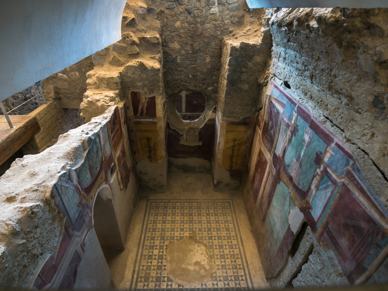 GOLDENTOURS INTERNATIONAL