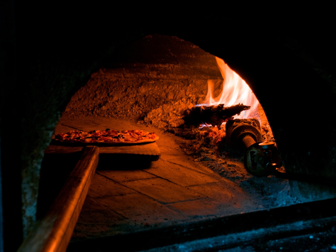 Make Authentic Neapolitan Pizza With A Pizzaiolo