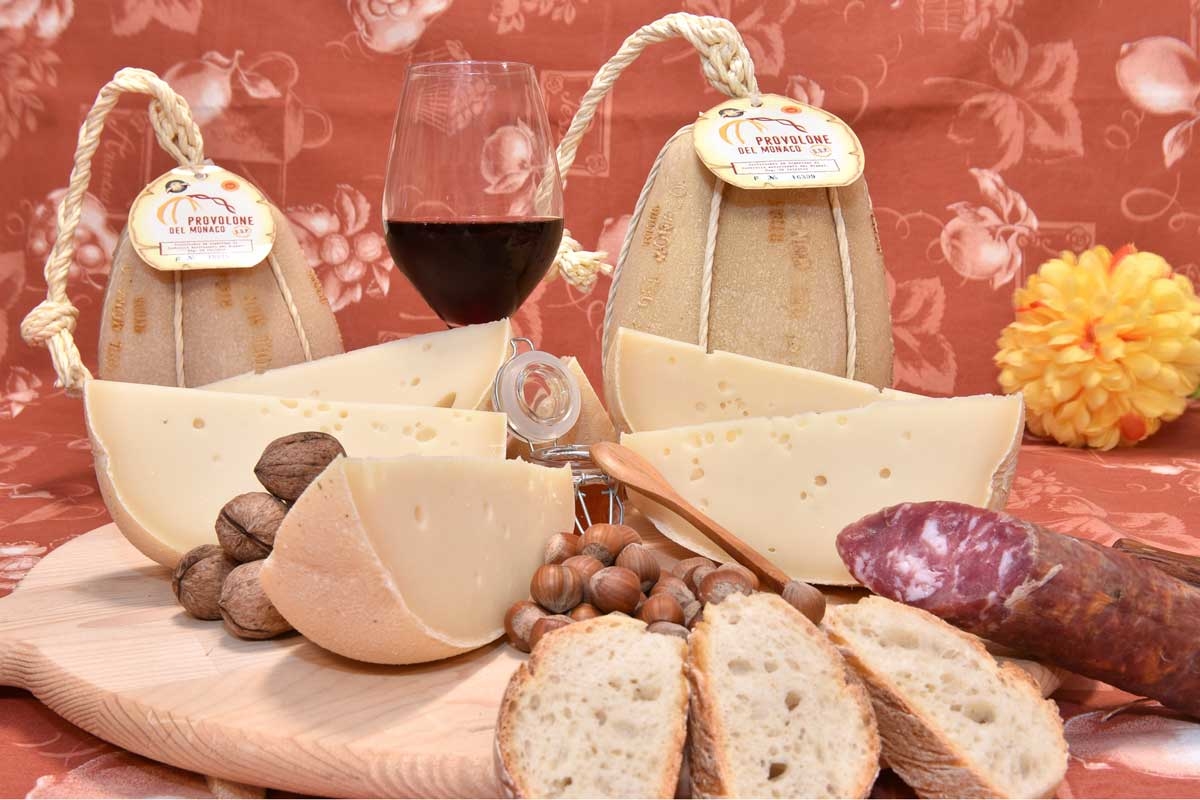 Provolone del Monaco DOP — tour enogastronomico da Sorrento